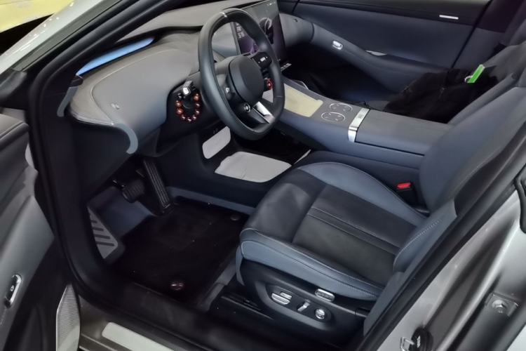 Used Xiaomi Auto YU7 2025 Ultra-Long Range Rear-Wheel Drive Version Left Front Seat