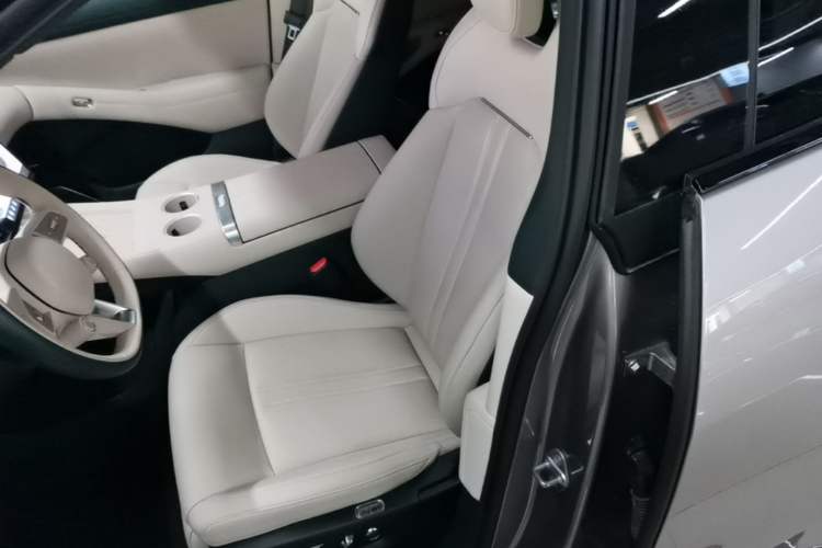 Used Xiaomi Auto YU7 2025 Ultra-Long Range Rear-Wheel Drive Version Left Front Seat