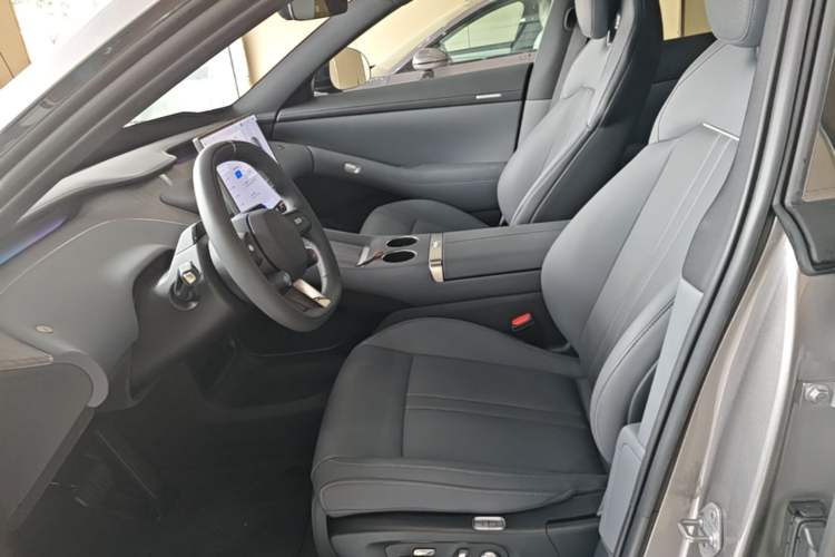 Used Xiaomi Auto YU7 2025 Ultra-Long Range Rear-Wheel Drive Version Left Front Seat