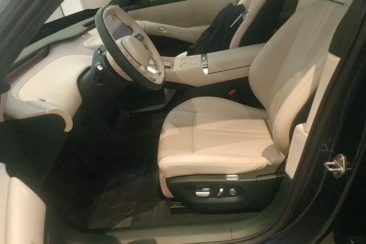 Used Xiaomi Auto YU7 2025 Ultra-Long Range High-Performance All-Wheel-Drive Max Edition Left Front Seat