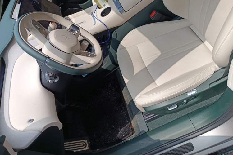 Used Xiaomi Auto YU7 2025 Ultra-Long Range High-Performance All-Wheel-Drive Max Edition Left Front Seat