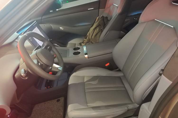 Used Xiaomi Auto YU7 2025 Ultra-Long Range High-Performance All-Wheel-Drive Max Edition Left Front Seat