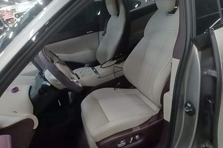 Used Xiaomi Auto YU7 2025 Ultra-Long Range All-Wheel Drive Pro Version Left Front Seat