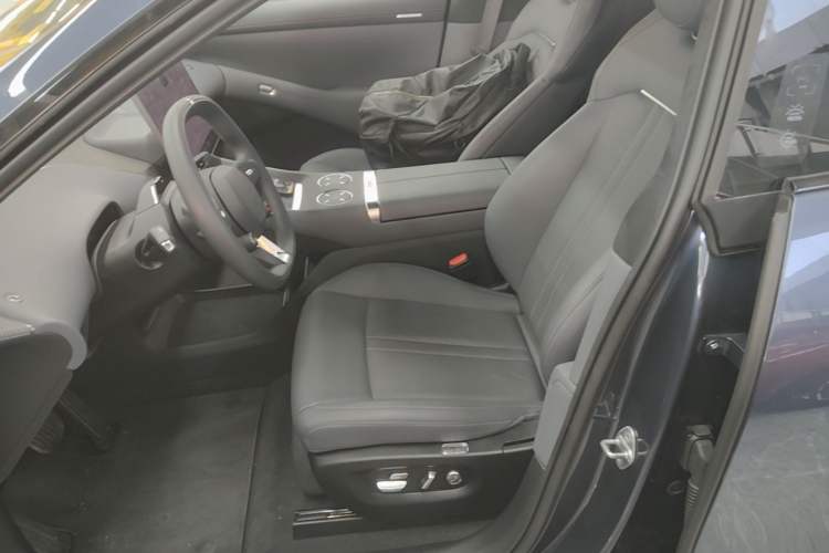 Used Xiaomi Auto YU7 2025 Ultra-Long Range High-Performance All-Wheel-Drive Max Edition Left Front Seat