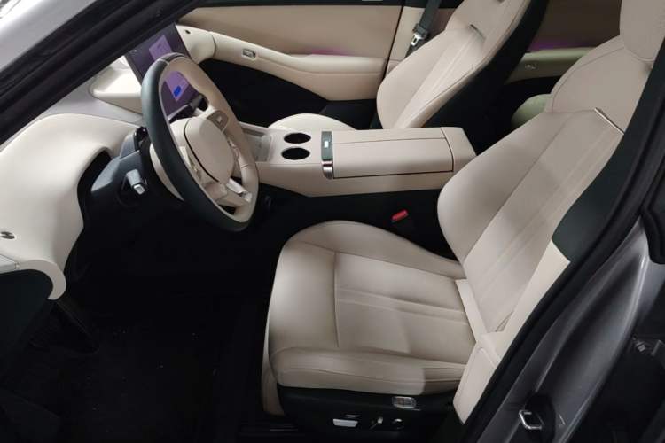Used Xiaomi Auto YU7 2025 Ultra-Long Range Rear-Wheel Drive Version Left Front Seat
