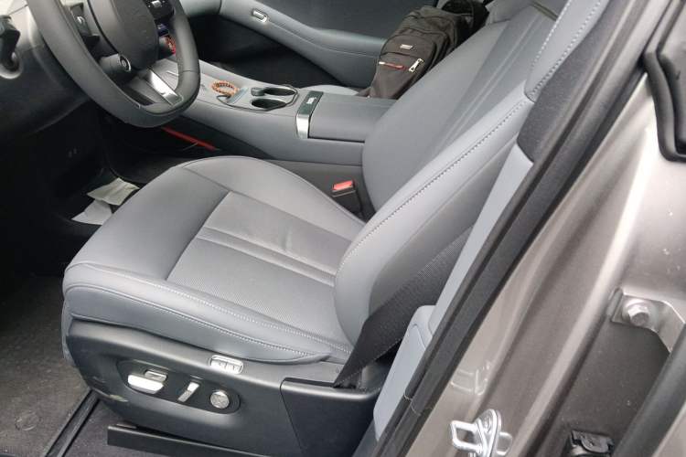 Used Xiaomi Auto YU7 2025 Ultra-Long Range Rear-Wheel Drive Version Left Front Seat