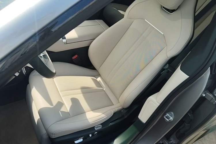 Used Xiaomi Auto YU7 2025 Ultra-Long Range Rear-Wheel Drive Version Left Front Seat