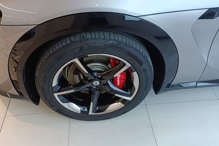 Used Xiaomi Auto YU7 2025 Ultra-Long Range High-Performance All-Wheel-Drive Max Edition Left Front Wheel Hub