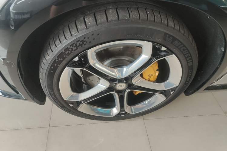 Used Xiaomi Auto YU7 2025 Ultra-Long Range High-Performance All-Wheel-Drive Max Edition Left Front Wheel Hub