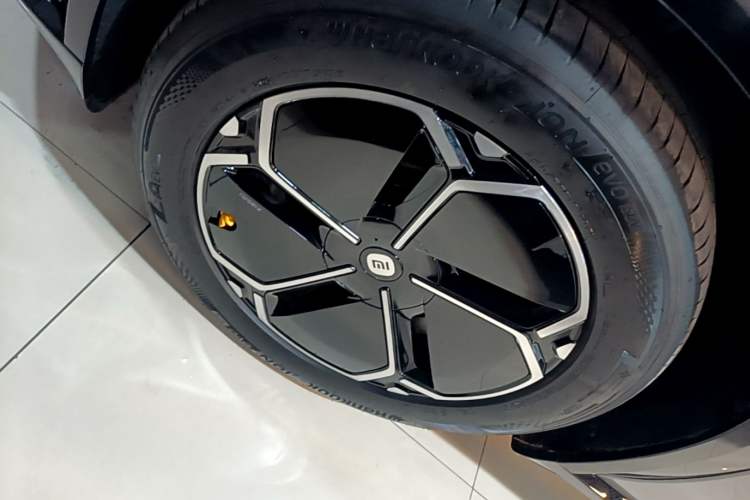 Used Xiaomi Auto YU7 2025 Ultra-Long Range Rear-Wheel Drive Version Left Front Wheel Hub