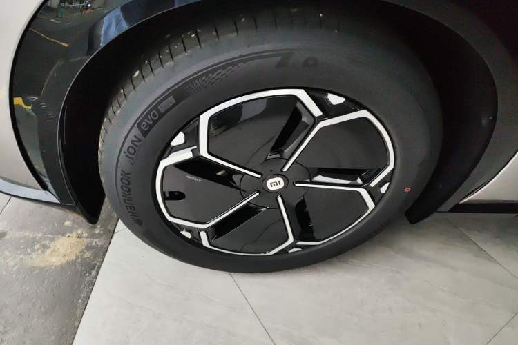 Used Xiaomi Auto YU7 2025 Ultra-Long Range All-Wheel Drive Pro Version Left Front Wheel Hub