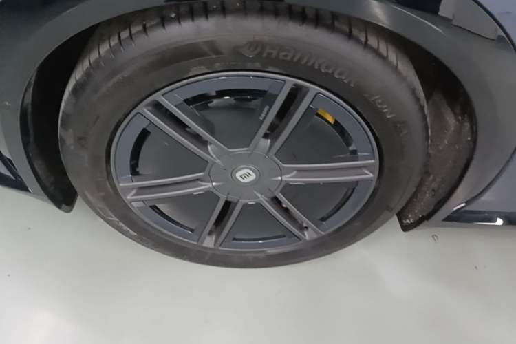 Used Xiaomi Auto YU7 2025 Ultra-Long Range All-Wheel Drive Pro Version Left Front Wheel Hub