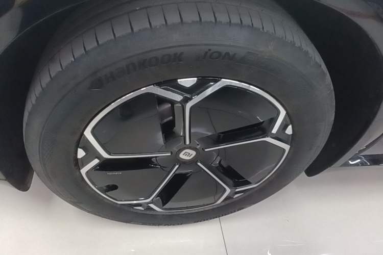 Used Xiaomi Auto YU7 2025 Ultra-Long Range Rear-Wheel Drive Version Left Front Wheel Hub