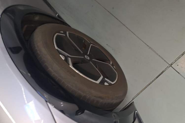 Used Xiaomi Auto YU7 2025 Ultra-Long Range High-Performance All-Wheel-Drive Max Edition Left Front Wheel Hub