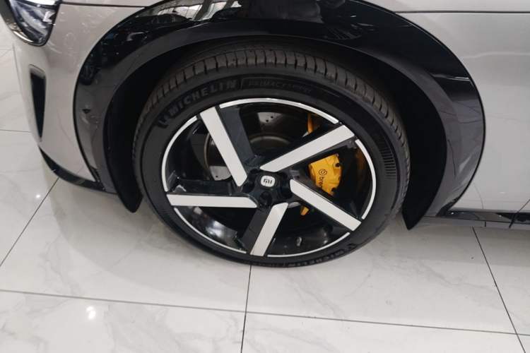 Used Xiaomi Auto YU7 2025 Ultra-Long Range High-Performance All-Wheel-Drive Max Edition Left Front Wheel Hub