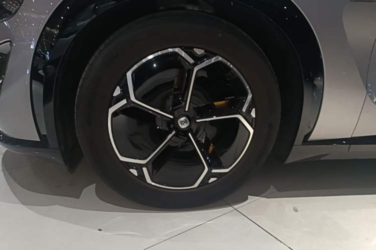 Used Xiaomi Auto YU7 2025 Ultra-Long Range High-Performance All-Wheel-Drive Max Edition Left Front Wheel Hub