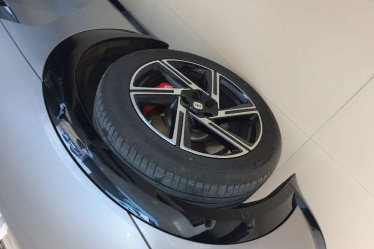 Used Xiaomi Auto YU7 2025 Ultra-Long Range High-Performance All-Wheel-Drive Max Edition Left Front Wheel Hub
