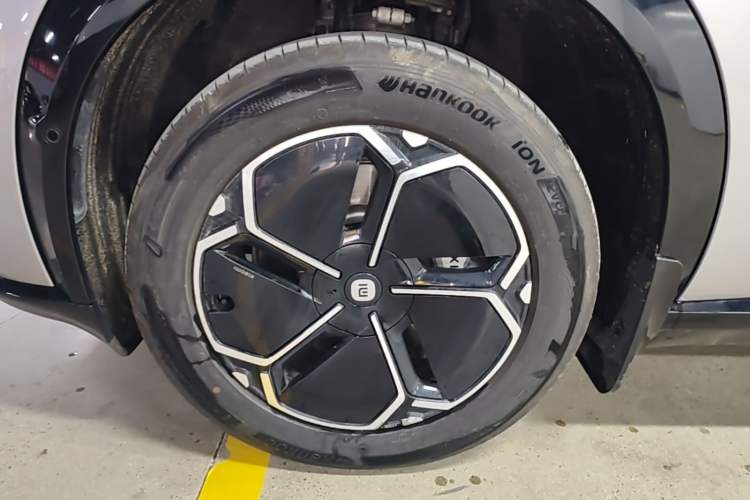 Used Xiaomi Auto YU7 2025 Ultra-Long Range All-Wheel Drive Pro Version Left Front Wheel Hub
