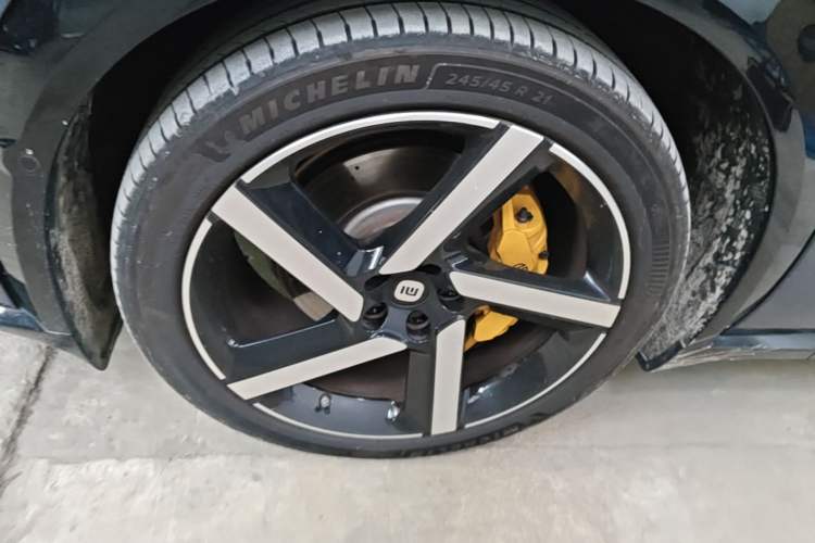Used Xiaomi Auto YU7 2025 Ultra-Long Range High-Performance All-Wheel-Drive Max Edition Left Front Wheel Hub