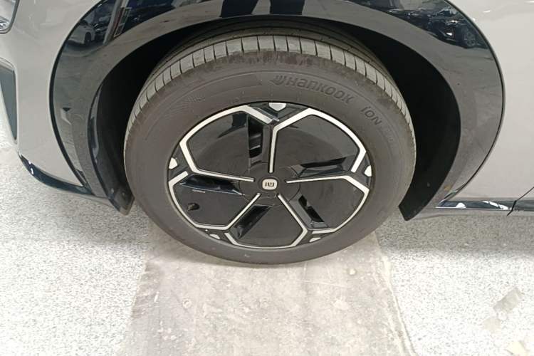 Used Xiaomi Auto YU7 2025 Ultra-Long Range Rear-Wheel Drive Version Left Front Wheel Hub