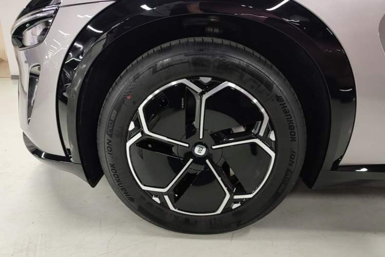 Used Xiaomi Auto YU7 2025 Ultra-Long Range Rear-Wheel Drive Version Left Front Wheel Hub