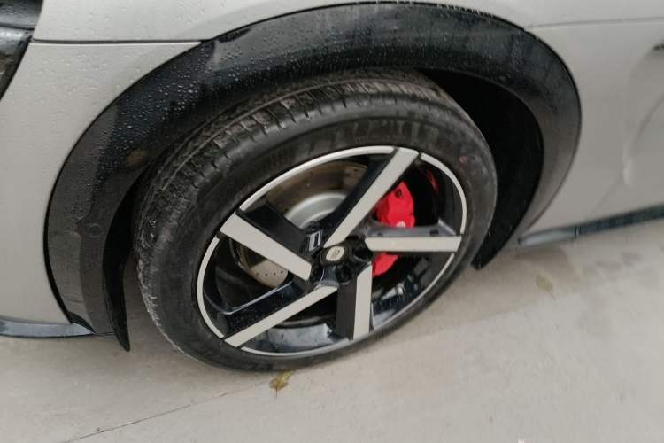 Used Xiaomi Auto YU7 2025 Ultra-Long Range High-Performance All-Wheel-Drive Max Edition Left Front Wheel Hub