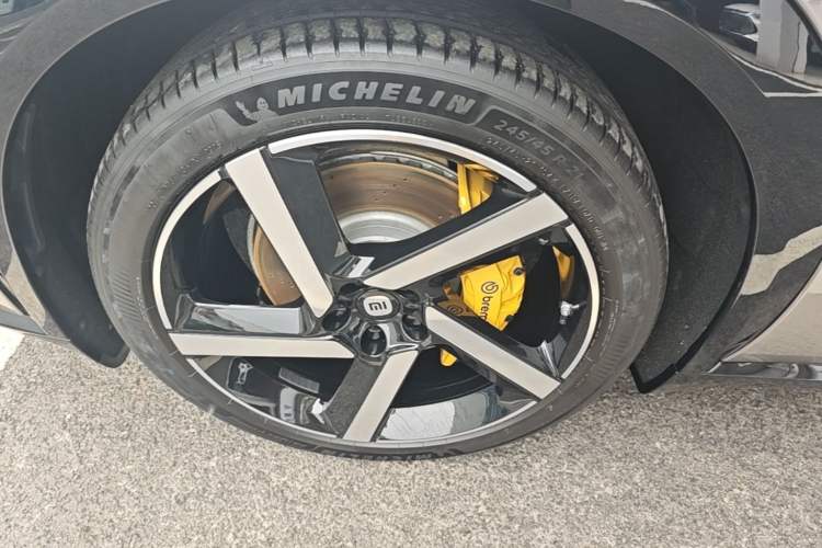 Used Xiaomi Auto YU7 2025 Ultra-Long Range High-Performance All-Wheel-Drive Max Edition Left Front Wheel Hub