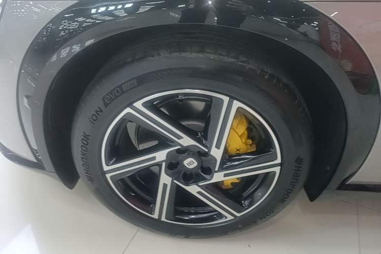 Used Xiaomi Auto YU7 2025 Ultra-Long Range Rear-Wheel Drive Version Left Front Wheel Hub