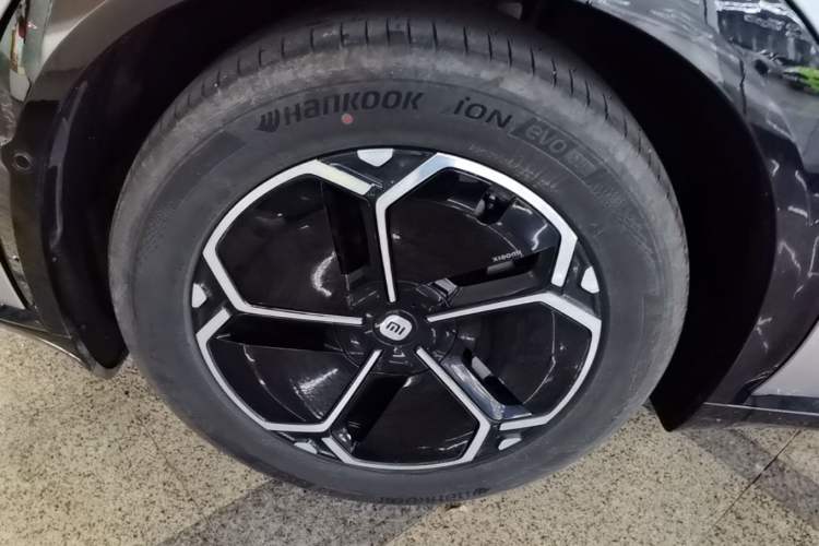 Used Xiaomi Auto YU7 2025 Ultra-Long Range Rear-Wheel Drive Version Left Front Wheel Hub