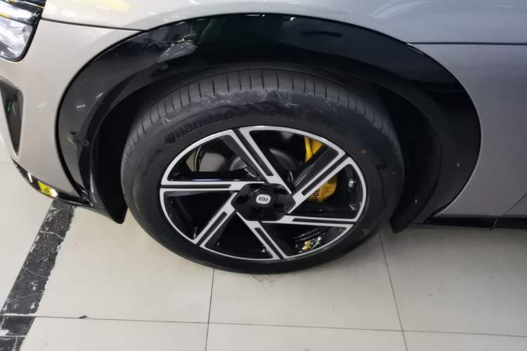 Used Xiaomi Auto YU7 2025 Ultra-Long Range Rear-Wheel Drive Version Left Front Wheel Hub