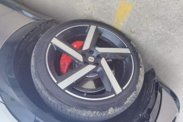 Used Xiaomi Auto YU7 2025 Ultra-Long Range High-Performance All-Wheel-Drive Max Edition Left Front Wheel Hub
