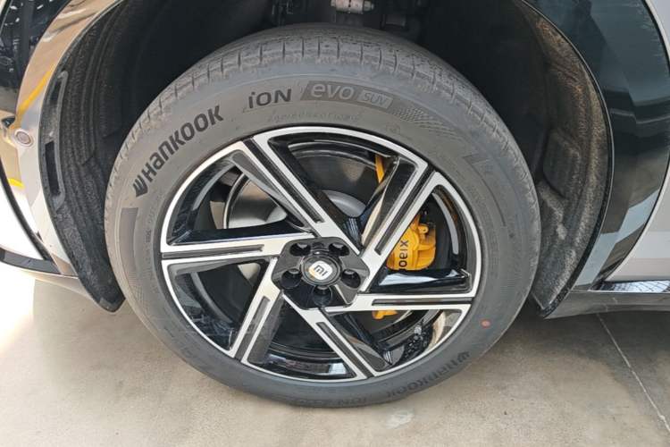 Used Xiaomi Auto YU7 2025 Ultra-Long Range All-Wheel Drive Pro Version Left Front Wheel Hub