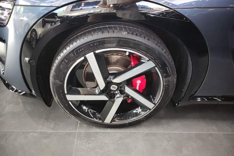 Used Xiaomi Auto YU7 2025 Ultra-Long Range High-Performance All-Wheel-Drive Max Edition Left Front Wheel Hub