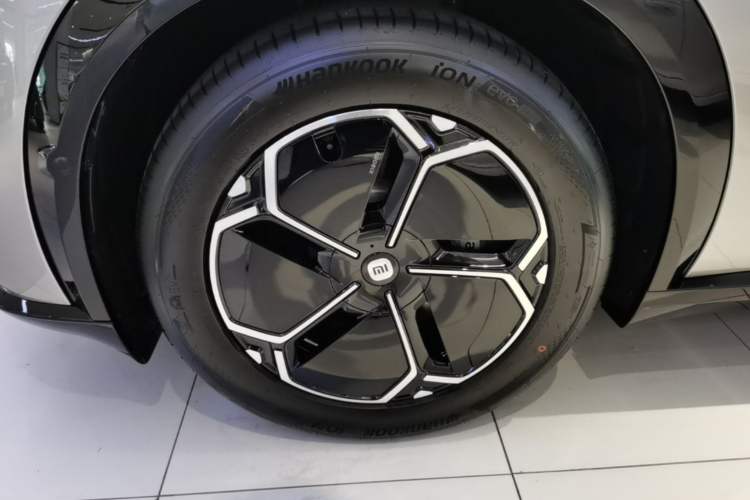 Used Xiaomi Auto YU7 2025 Ultra-Long Range Rear-Wheel Drive Version Left Front Wheel Hub