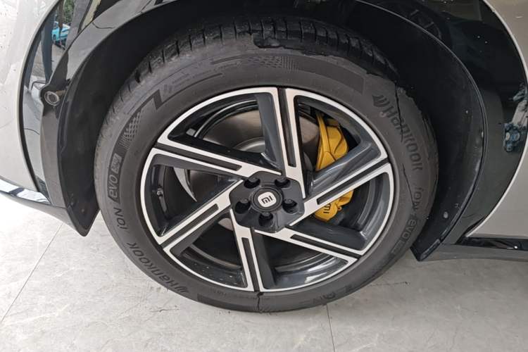 Used Xiaomi Auto YU7 2025 Ultra-Long Range Rear-Wheel Drive Version Left Front Wheel Hub