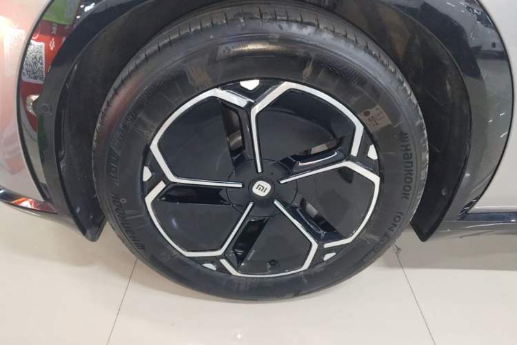 Used Xiaomi Auto YU7 2025 Ultra-Long Range All-Wheel Drive Pro Version Left Front Wheel Hub