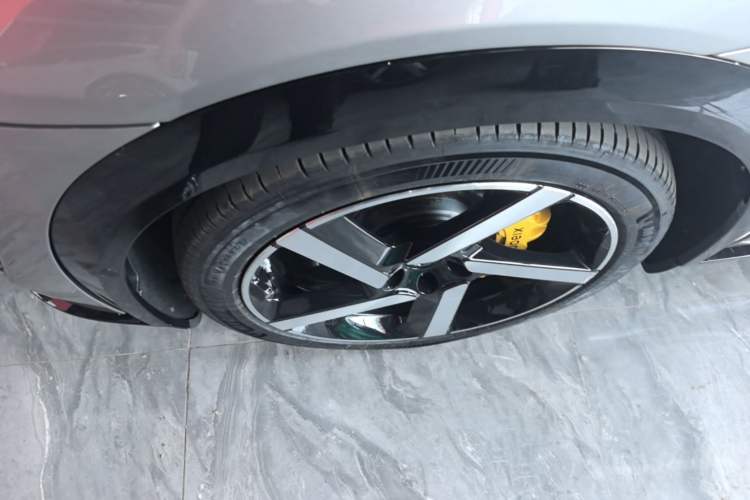 Used Xiaomi Auto YU7 2025 Ultra-Long Range All-Wheel Drive Pro Version Left Front Wheel Hub