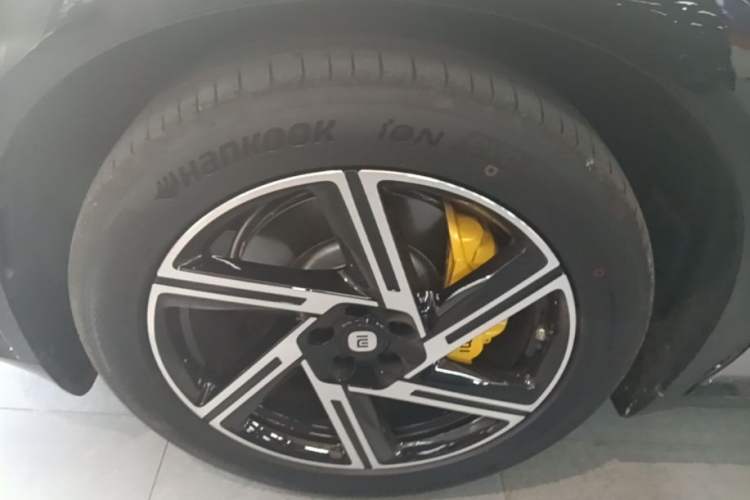 Used Xiaomi Auto YU7 2025 Ultra-Long Range Rear-Wheel Drive Version Left Front Wheel Hub