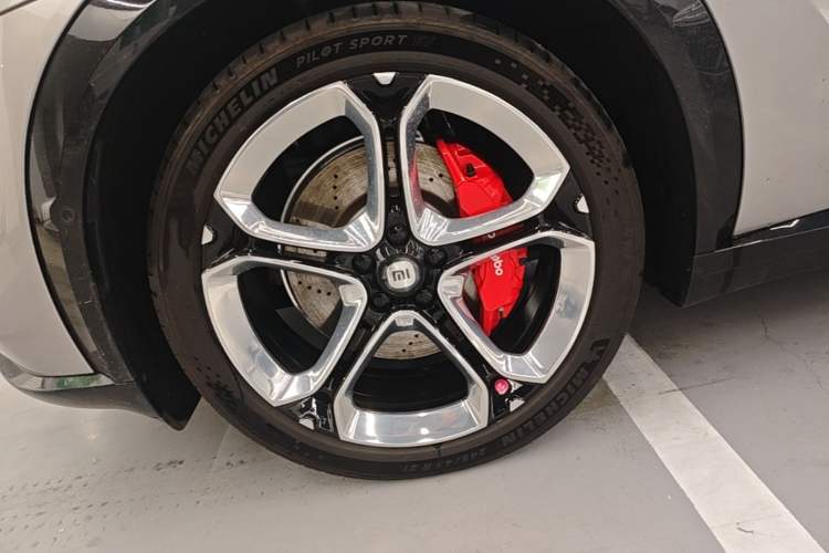Used Xiaomi Auto YU7 2025 Ultra-Long Range High-Performance All-Wheel-Drive Max Edition Left Front Wheel Hub