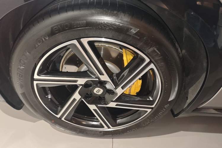 Used Xiaomi Auto YU7 2025 Ultra-Long Range High-Performance All-Wheel-Drive Max Edition Left Front Wheel Hub