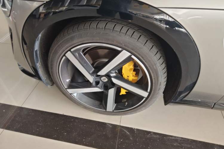 Used Xiaomi Auto YU7 2025 Ultra-Long Range All-Wheel Drive Pro Version Left Front Wheel Hub