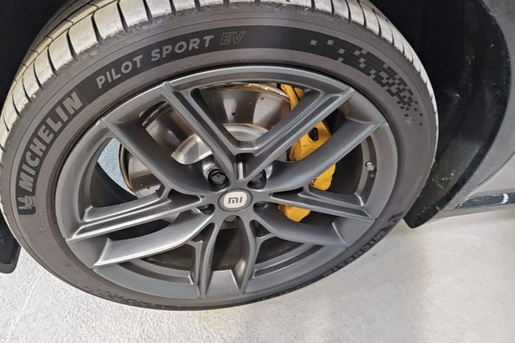 Used Xiaomi Auto YU7 2025 Ultra-Long Range High-Performance All-Wheel-Drive Max Edition Left Front Wheel Hub