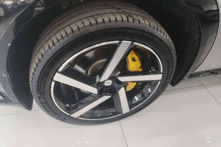 Used Xiaomi Auto YU7 2025 Ultra-Long Range High-Performance All-Wheel-Drive Max Edition Left Front Wheel Hub