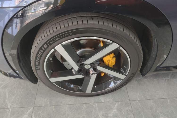 Used Xiaomi Auto YU7 2025 Ultra-Long Range High-Performance All-Wheel-Drive Max Edition Left Front Wheel Hub