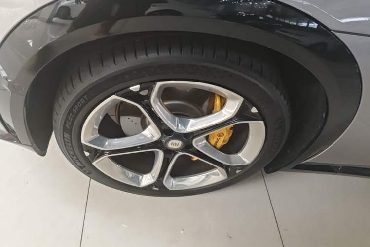 Used Xiaomi Auto YU7 2025 Ultra-Long Range High-Performance All-Wheel-Drive Max Edition Left Front Wheel Hub
