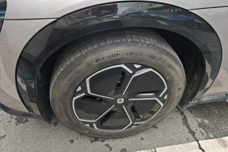Used Xiaomi Auto YU7 2025 Ultra-Long Range Rear-Wheel Drive Version Left Front Wheel Hub