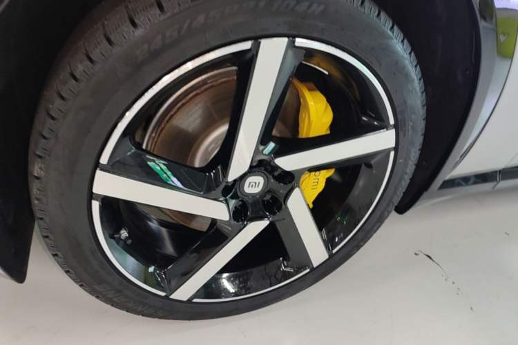 Used Xiaomi Auto YU7 2025 Ultra-Long Range Rear-Wheel Drive Version Left Front Wheel Hub