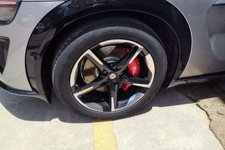Used Xiaomi Auto YU7 2025 Ultra-Long Range High-Performance All-Wheel-Drive Max Edition Left Front Wheel Hub