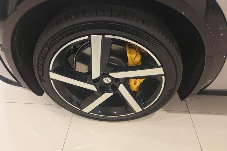 Used Xiaomi Auto YU7 2025 Ultra-Long Range Rear-Wheel Drive Version Left Front Wheel Hub