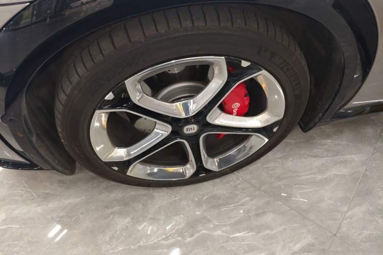 Used Xiaomi Auto YU7 2025 Ultra-Long Range High-Performance All-Wheel-Drive Max Edition Left Front Wheel Hub
